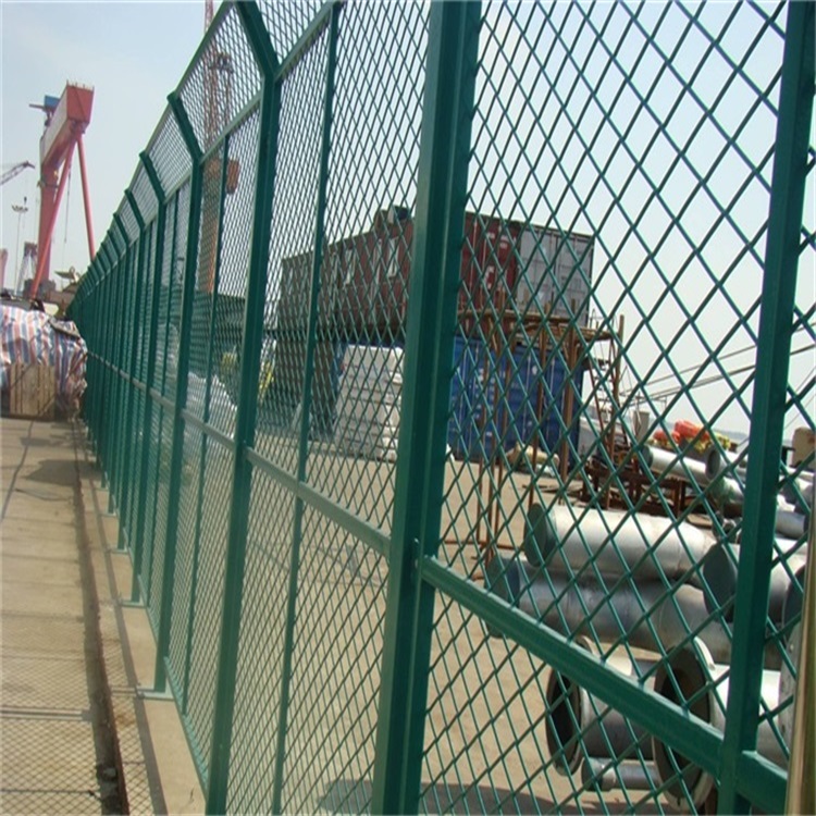 天津公路围栏网一般焊接几个边耳